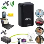 Detaljan pogled na GPS traker i portove – Prikazuje GPS traker, njegove dimenzije i priključke za punjenje