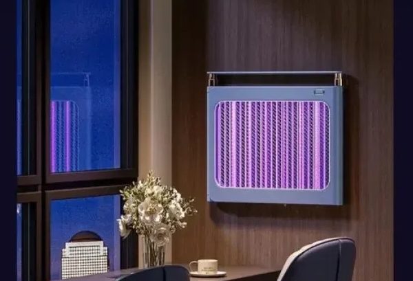 UV lampa u kući okačena na zidu