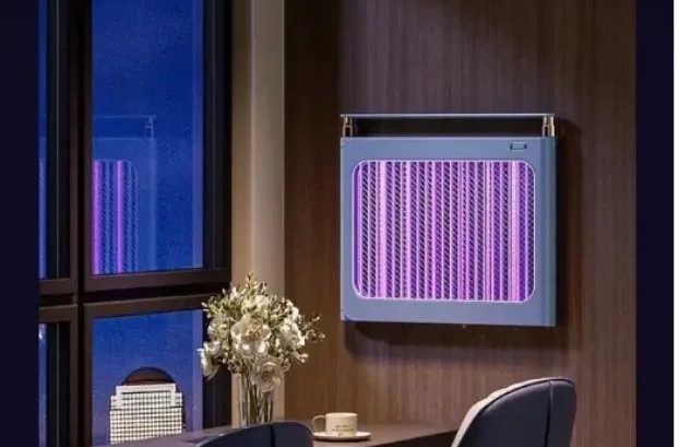 UV lampa u kući okačena na zidu