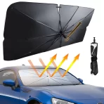 Crni kišobran iznad plavog automobila gde prikazuje kako odbija sunce