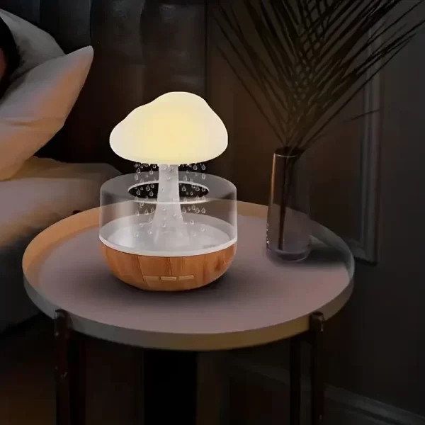 lampa u sobi na nocnom stocicu prikazana kako svetli zuta boja