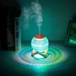 Ultrazvučni Ovlaživač Vazduha sa Drvenim Postoljem i LED Atmosfera Lampom – 2.5L Kapacitet | Aromaterapija i Noćno Svetlo