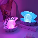 Ekološka 3D Resin Lampa u Obliku Školjke – Noćna Svetiljka sa Staklenim Bulbom za Dekoraciju i Poklone