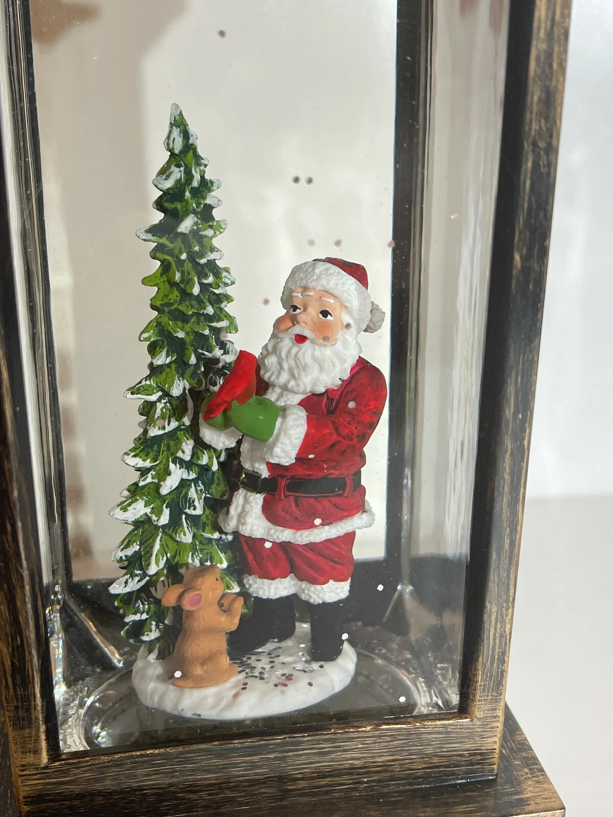 LED dekorativni novogodišnji fenjer sa muzikom – svetleći praznični ukras za dom LED dekorativni novogodišnji fenjer sa muzikom – svetleći praznični ukras za dom