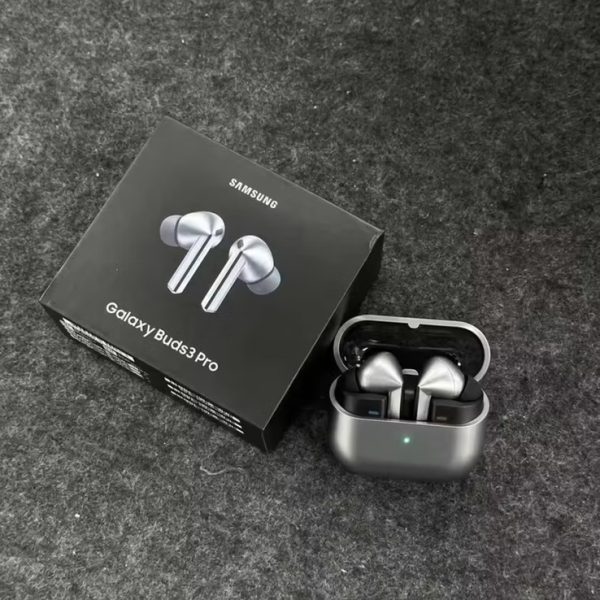 Slika slušalica Galaxy Buds 3 Pro pored kutije