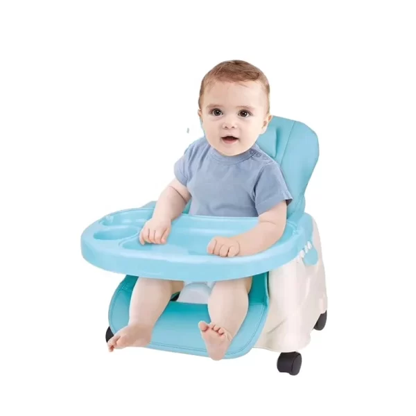 Stolica za bebe plave boje , i beba na najoj