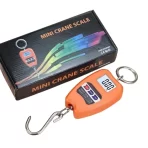 Digitalna viseća vaga sa LCD ekranom pored originalne kutije