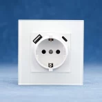 EU Standard Zidna Utičnica sa Kaljenim Staklom i USB Type A + C Portovima – 220V~250V, 16A