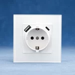 EU Standard Zidna Utičnica sa Kaljenim Staklom i USB Type A + C Portovima – 220V~250V, 16A
