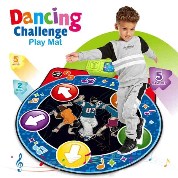 Deca igraju na svetlećoj muzičkoj podlozi i decak koji se igra na njoj