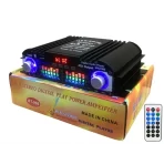 HiFi pojačavač crne boje na originalnoj kutiji i daljinski upravljacem