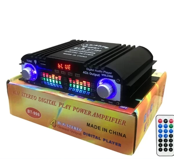 HiFi pojačavač crne boje na originalnoj kutiji i daljinski upravljacem