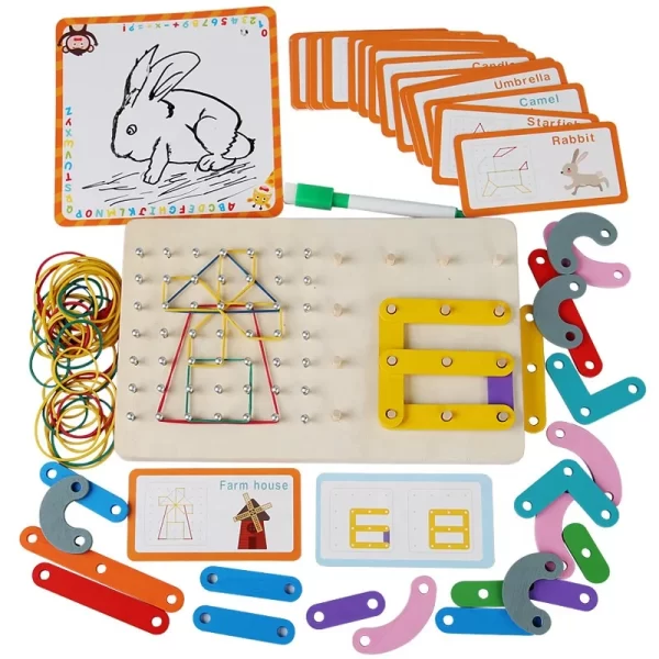 Montessori geometrijska slagalica 3-u-1 – komplet drvenih delova i elastičnih traka.