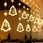 Božićna LED zavesa postavljena u sobi