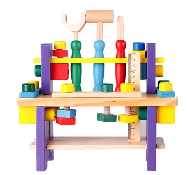 Multifunkcionalna drvena radionica za decu sa alatom i delovima.