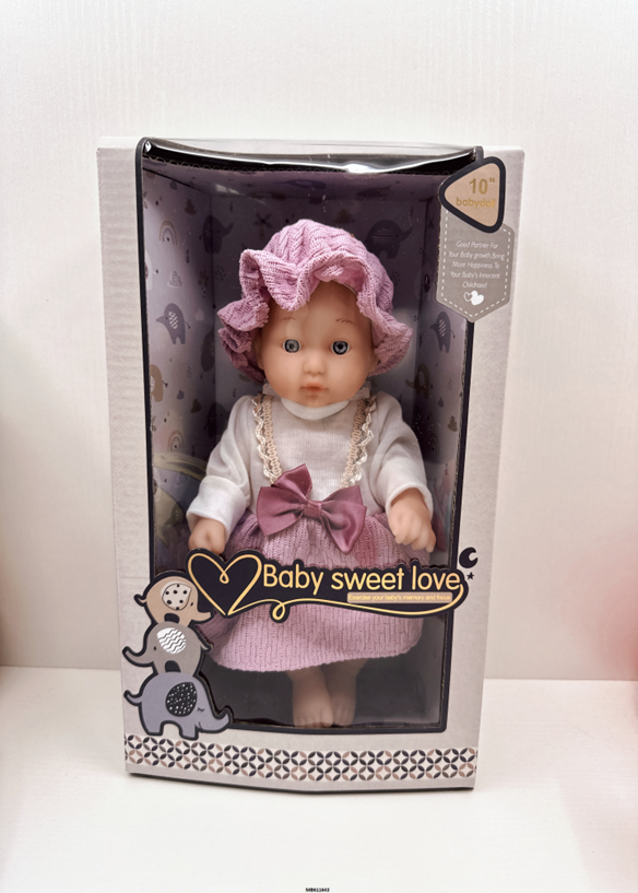 clipboard_image_ede086318f395e62d6c6af21f4218ff2 Lutka za devojčice u kutiji na stolu