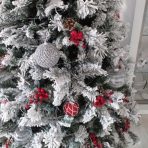 Kettinson Slim Innevato božićna jelka – Snežno Bela Slim Jelka sa Gustim Granama za Dom i Praznične Proslave M7 - Slika 4