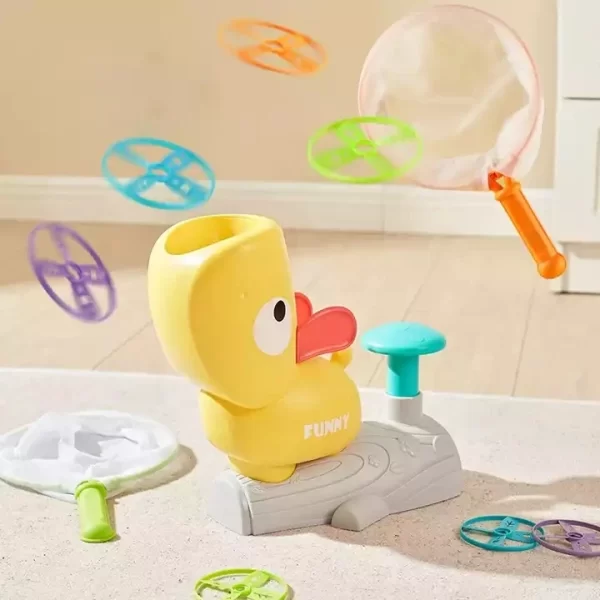 dečiji set za leteće diskove žuta patkica koja ispusta diskove u kuci