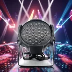 LED Par reflektor u crnoj boji prikazan u diskoteci