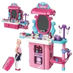 Dečiji šminka kofer 3 u 1 set roze boje i prikaz devojcice koja drzi kofer u ruci