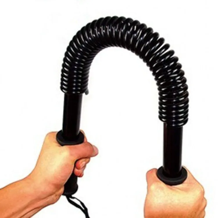 main-image-1 Power Twister šipka za vežbanje crne boje , prikazana savijena u ruci vezbaca