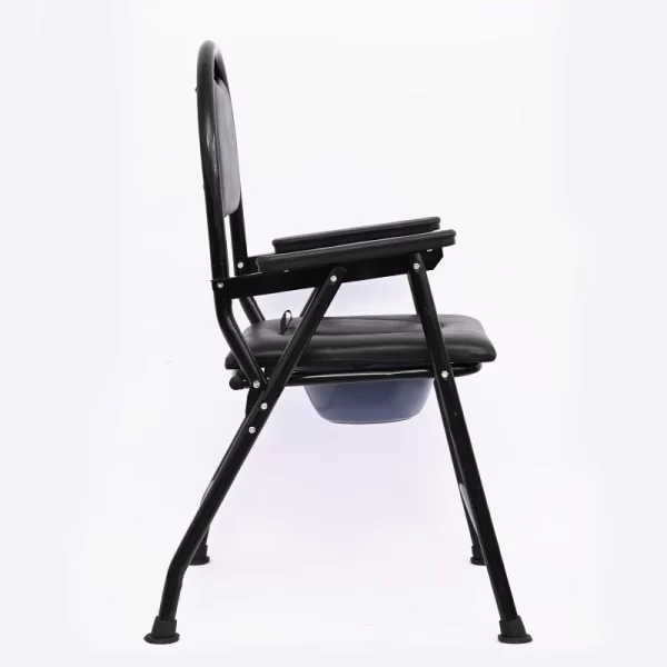 Toalet stolica sa kantom u crnoj boji