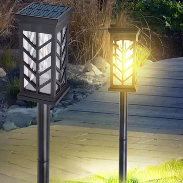 Solarna lampa za stazu IP65 prikaz kako svetli u dvoristu