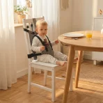 Prenosivo sedište za bebe sa sigurnosnim pojasevima – dete za trpezarijskim stolom