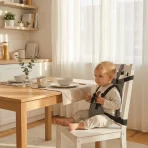 Prenosivo sedište za bebe sa sigurnosnim pojasevima – bočni pogled